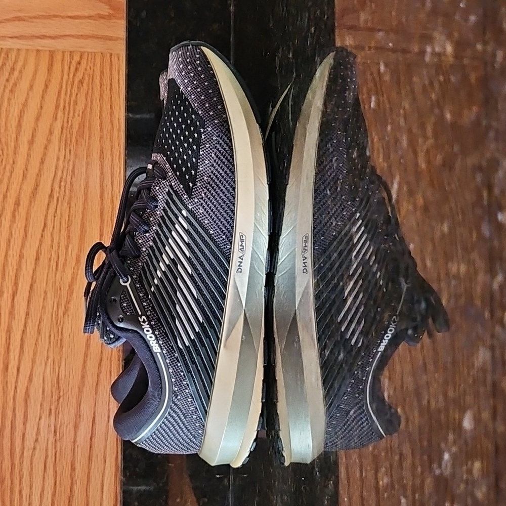 Brooks LEVITATE Black and Gold Running Shoes!! CLEAN!!